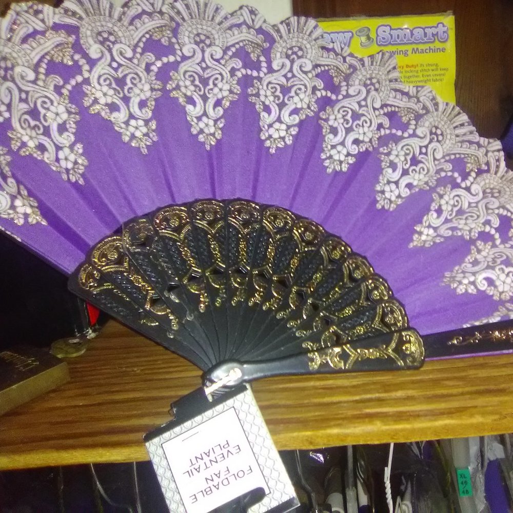 🍁Autumn Closeout SALE 25%🍂🛍New Never Used Eventail Pliable Foldable Fan🛍